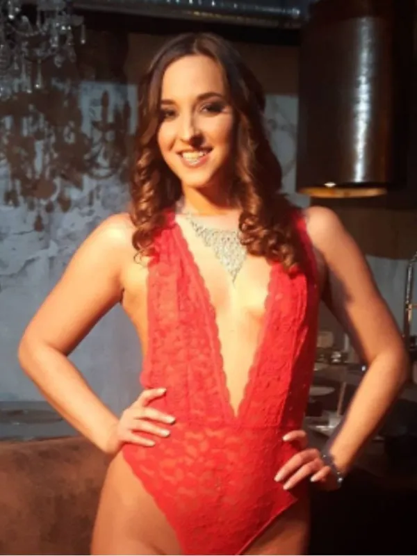 Christina Shine (Model) Biography, Wiki, Age, Career, Height, Weight, Boyfriend, Net Worth & More